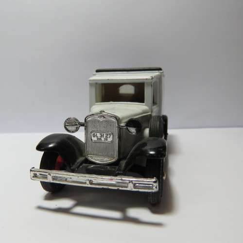 Matchbox Ford model A delivery van - Cherry Blossom Boot Polish - Y7 Y21 Y22 models of yesteryear