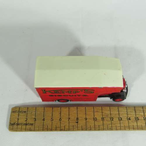 Matchbox 1933 Morris Pantechnicon Kemp's Biscuits delivery van - Y-13 models of yesteryear