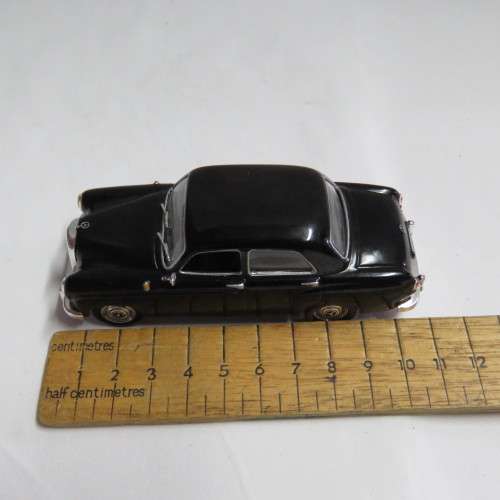 IXO Models Mercedes-Benz 220 S die-cast model car - Scale 1/43