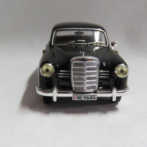 IXO Models Mercedes-Benz 220 S die-cast model car - Scale 1/43