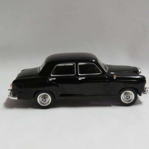 IXO Models Mercedes-Benz 220 S die-cast model car - Scale 1/43