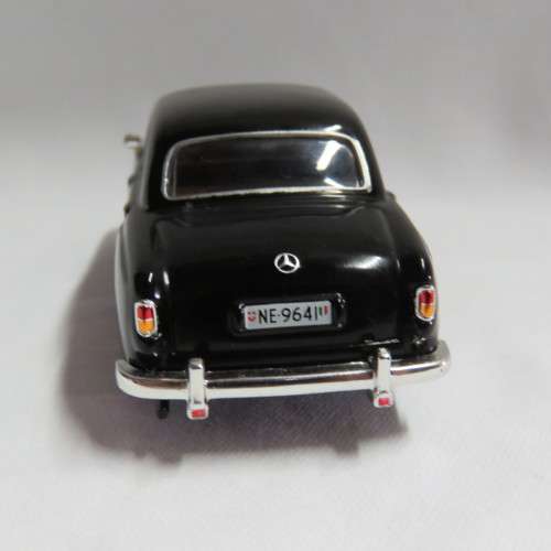 IXO Models Mercedes-Benz 220 S die-cast model car - Scale 1/43