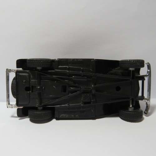 Kinsmart 1932 Ford 3-window coupe model car - Scale 1/34