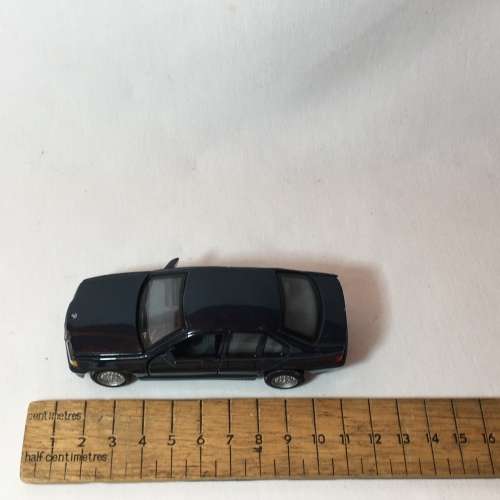 Yatming BMW 325i model car - Scale 1/43