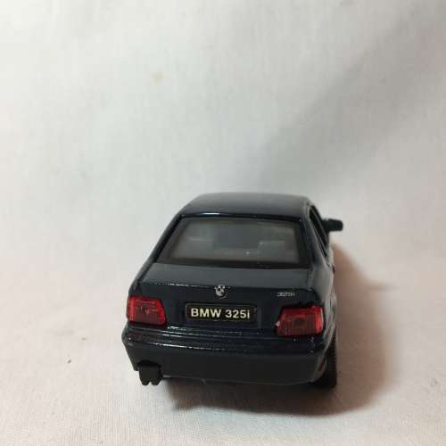 Yatming BMW 325i model car - Scale 1/43