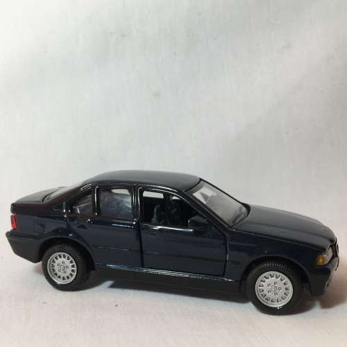 Yatming BMW 325i model car - Scale 1/43
