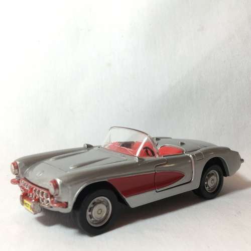 Maisto 1957 Chevrolet Corvette model car - Scale
