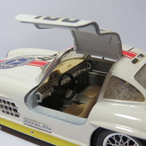 Bburago 1954 Mercedes-Benz 300 SL racing model car - Window stain damage