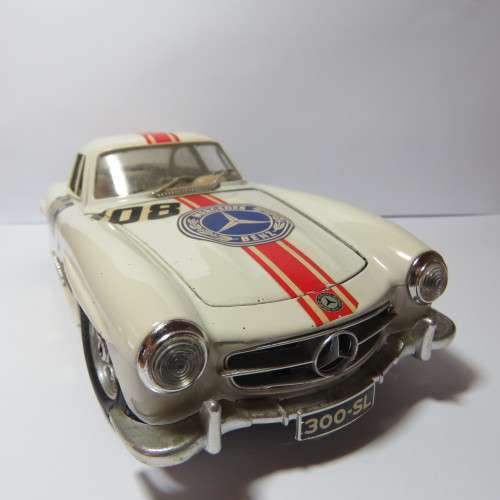 Bburago 1954 Mercedes-Benz 300 SL racing model car - Window stain damage