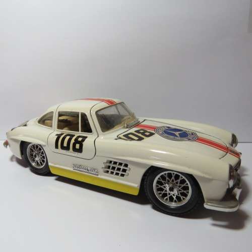 Bburago 1954 Mercedes-Benz 300 SL racing model car - Window stain damage
