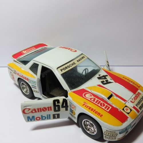 Bburago Porsche 924 Turbo racing model car - Scale 1/24