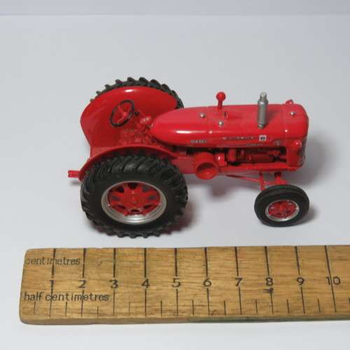 1949 McCormick WD 9 Diesel Standard model tractor - Universal Hobbies - Scale 1/43