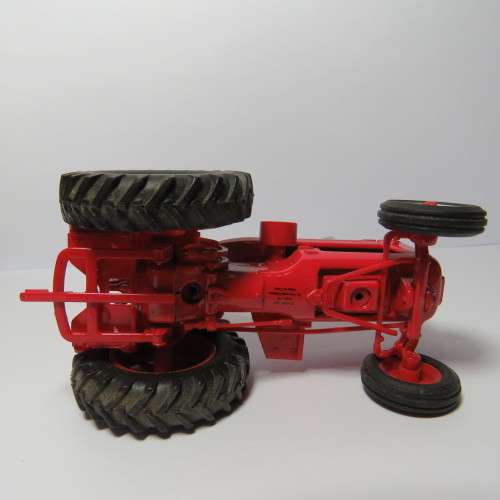 1949 McCormick WD 9 Diesel Standard model tractor - Universal Hobbies - Scale 1/43