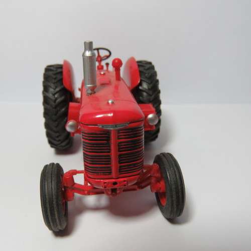 1949 McCormick WD 9 Diesel Standard model tractor - Universal Hobbies - Scale 1/43