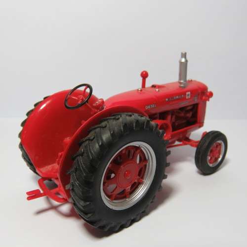 1949 McCormick WD 9 Diesel Standard model tractor - Universal Hobbies - Scale 1/43