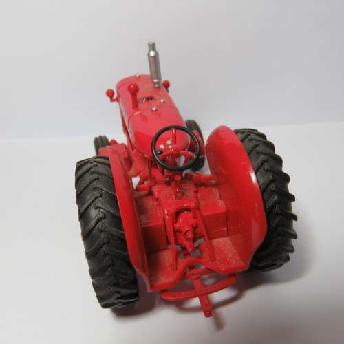1949 McCormick WD 9 Diesel Standard model tractor - Universal Hobbies - Scale 1/43