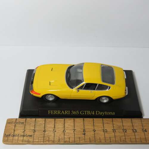 Ferrari 365 GTB/4 Daytona model car - Scale 1/43