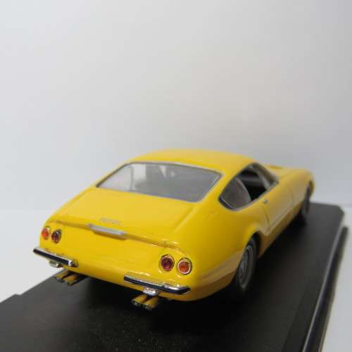 Ferrari 365 GTB/4 Daytona model car - Scale 1/43