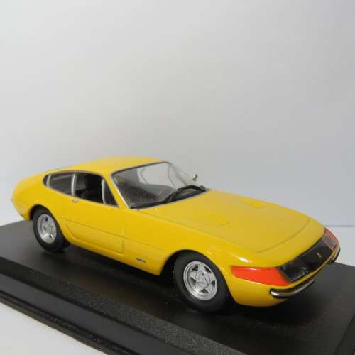 Ferrari 365 GTB/4 Daytona model car - Scale 1/43