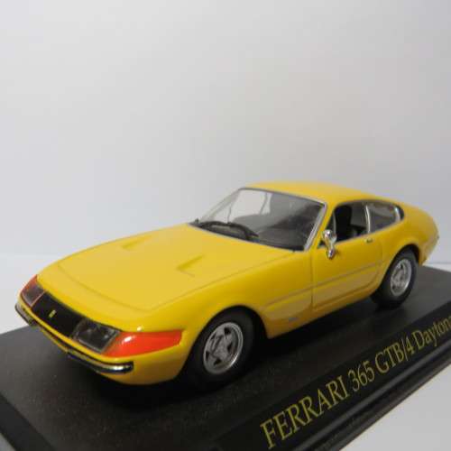 Ferrari 365 GTB/4 Daytona model car - Scale 1/43
