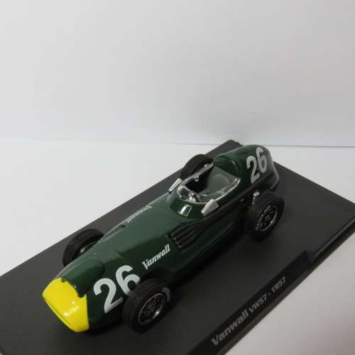 1957 Vanwall VW57 Formula 1 die-cast model car - #26 Stirling Moss - Atlas editions