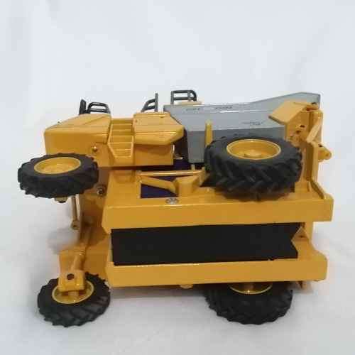 Joal Gregoire model 132 die-cast grape harvester - scale 1/32