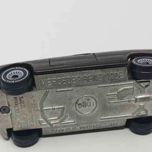 Siku #1054 Mercedes-Benz 190 E model car
