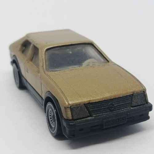 Siku #1047 Opal Kadett SR model car