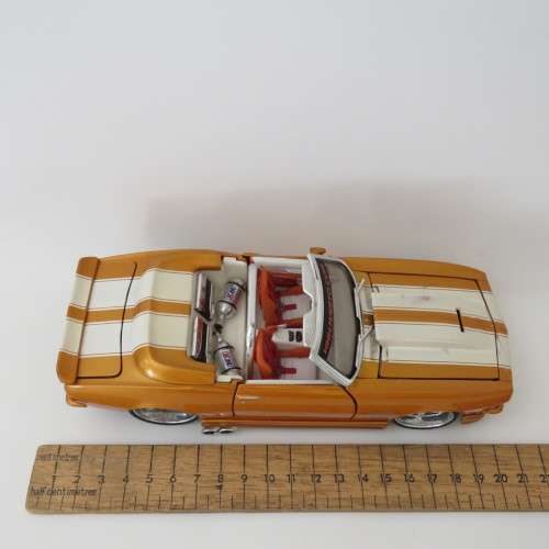 Maisto Pro Rodz 1968 Chevrolet Camaro SS model car - Scale 1/24 - Paint damage on bonnet