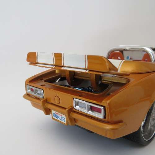 Maisto Pro Rodz 1968 Chevrolet Camaro SS model car - Scale 1/24 - Paint damage on bonnet