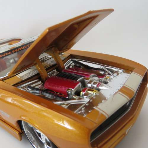 Maisto Pro Rodz 1968 Chevrolet Camaro SS model car - Scale 1/24 - Paint damage on bonnet
