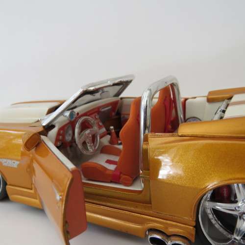 Maisto Pro Rodz 1968 Chevrolet Camaro SS model car - Scale 1/24 - Paint damage on bonnet