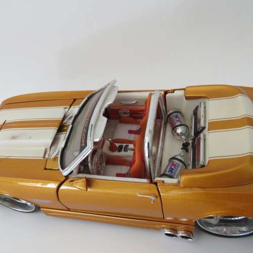 Maisto Pro Rodz 1968 Chevrolet Camaro SS model car - Scale 1/24 - Paint damage on bonnet