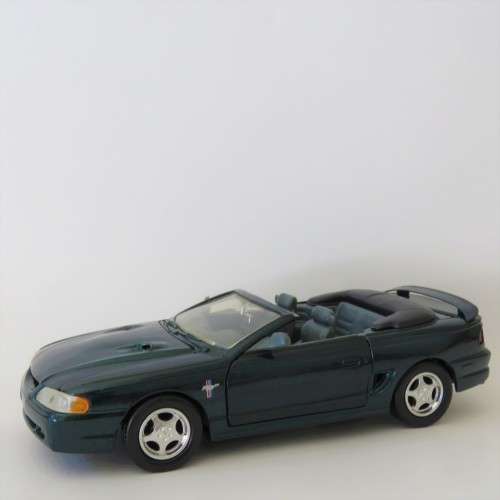 Motor Max 1998 Ford Mustang model car - Scale 1/24
