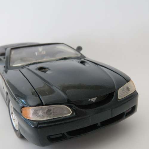 Motor Max 1998 Ford Mustang model car - Scale 1/24