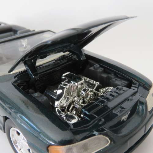 Motor Max 1998 Ford Mustang model car - Scale 1/24