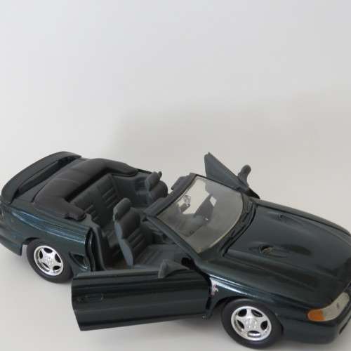 Motor Max 1998 Ford Mustang model car - Scale 1/24
