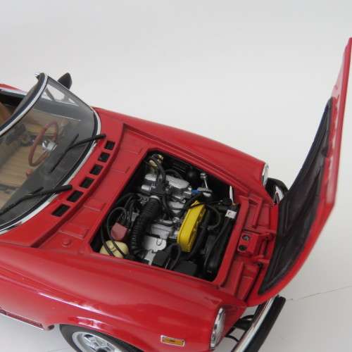 Auto Art Fiat Spider convertible model car - Door window trimming missing - Scale 1/18