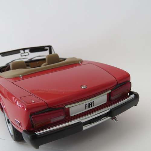 Auto Art Fiat Spider convertible model car - Door window trimming missing - Scale 1/18