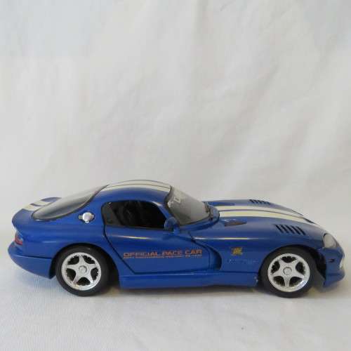 Maisto Dodge Viper GT5 Coupe model car - Scale 1/18 - Window stain damage