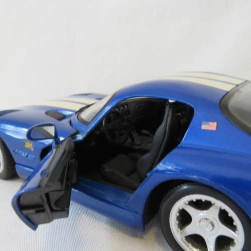Maisto Dodge Viper GT5 Coupe model car - Scale 1/18 - Window stain damage