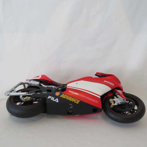 NewRay Ducati #12 Troy Bayliss MotoGP motorcycle model - Scale 1/6