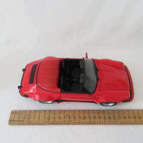 Maisto 1989 Porsche 911 Speedster model car - Scale 1/18 - Window stain damage