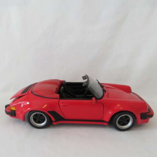Maisto 1989 Porsche 911 Speedster model car - Scale 1/18 - Window stain damage