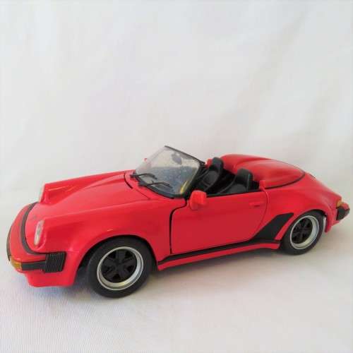 Maisto 1989 Porsche 911 Speedster model car - Scale 1/18 - Window stain damage