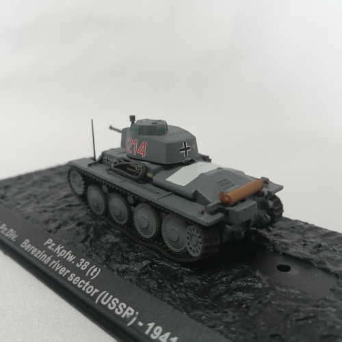 1941 German ( USSR ) Panzer kampfwagen 38t combat tank die-cast model