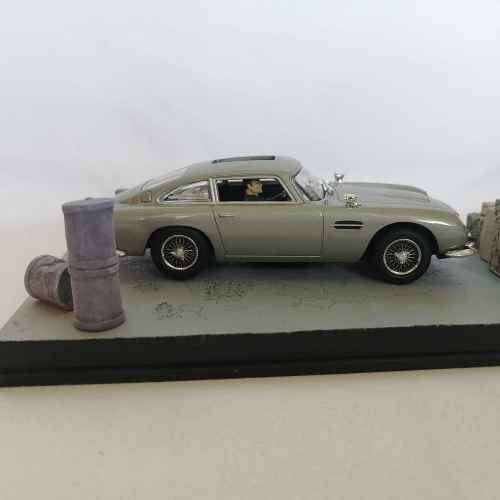 James Bond 007 - Aston Martin DB5 model car - Goldfinger