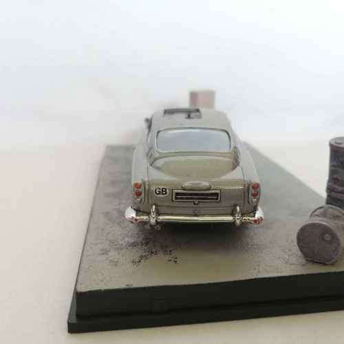 James Bond 007 - Aston Martin DB5 model car - Goldfinger