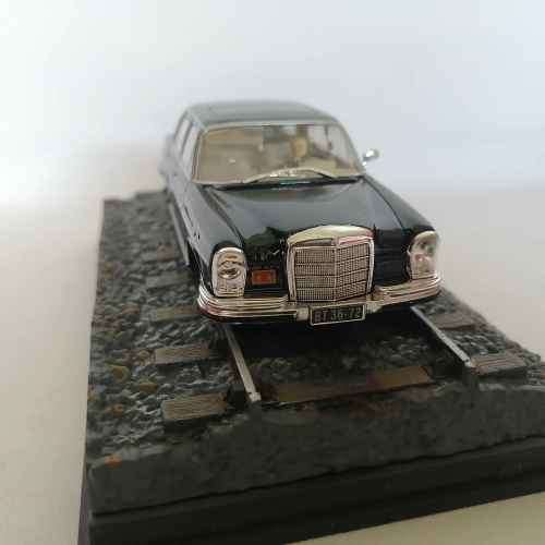 James Bond 007 - Mercedes-Benz 250 SE model car - Octopussy
