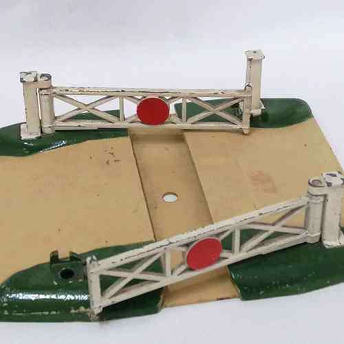 Hornby-Dublo die-cast level crossing - Meccano Ltd - missing one post
